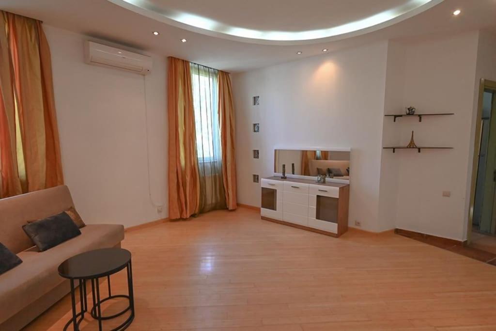Classic Apt. On Liberty Square Tbilisi Exterior foto