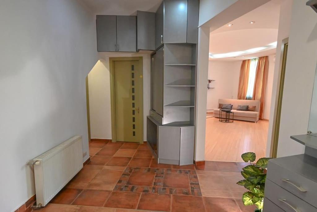 Classic Apt. On Liberty Square Tbilisi Exterior foto